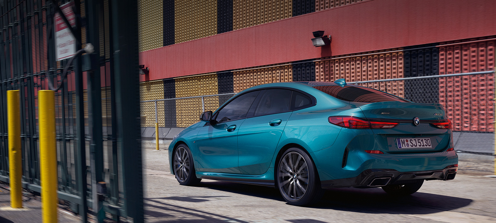 Nuevo BMW Serie 2 Gran Coupé, vista de tres cuartos de la zaga Nuevo BMW Serie 2 Gran Coupé Snapper Rocks Blau metalizado F44, vista de tres cuartos de la zaga