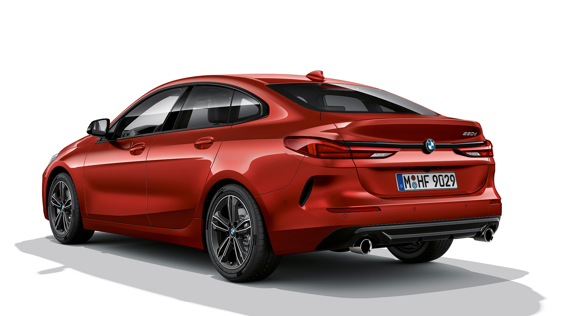 Shadow Line de brillo intenso BMW Individual nuevo BMW Serie 2 Gran Coupé Acabado Sport Shadow Line de brillo intenso BMW Individual nuevo BMW Serie 2 Gran Coupé Acabado Sport Melbourne Rot F44, vista de tres cuartos de la zaga