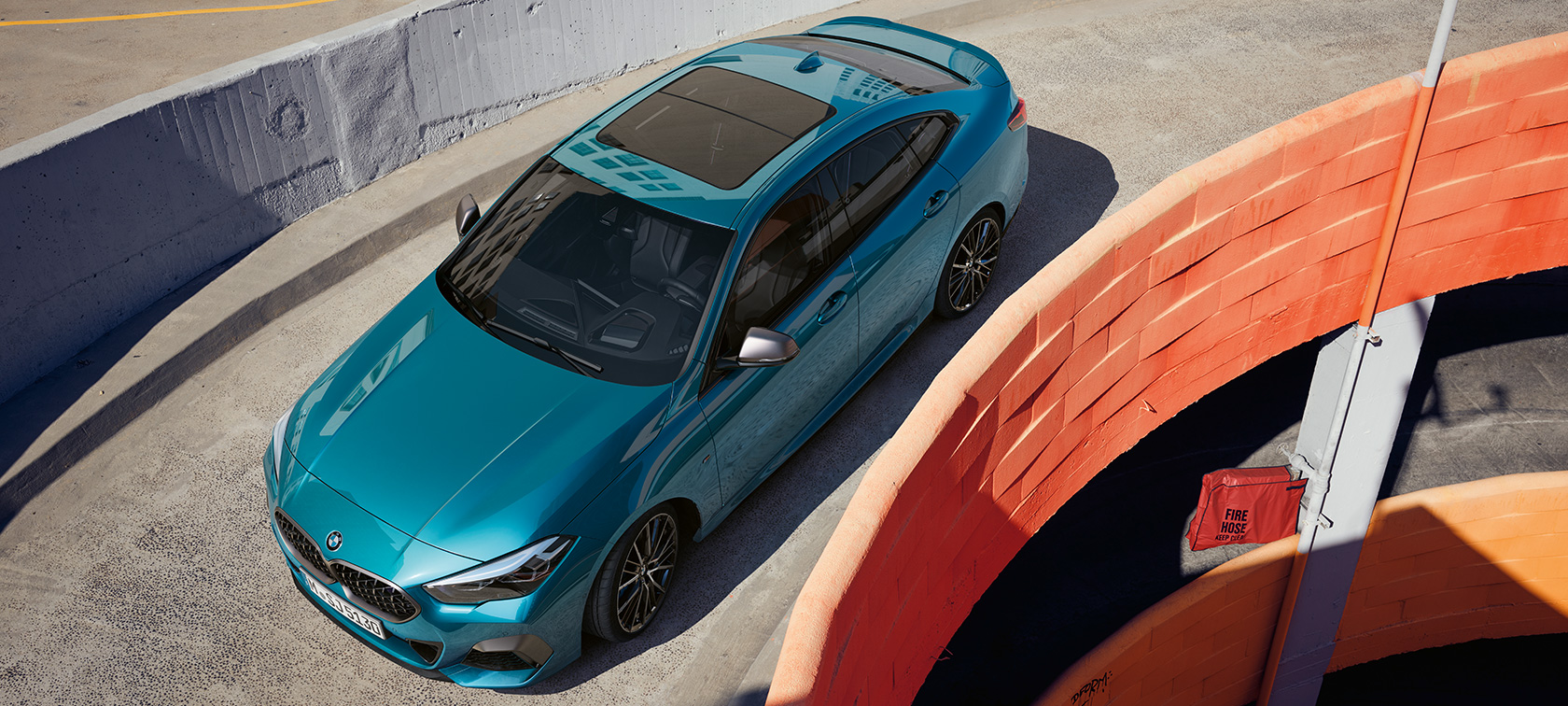 Nuevo BMW Serie 2 Gran Coupé con techo de cristal panorámico Nuevo BMW Serie 2 Gran Coupé con techo de cristal panorámico Snapper Rocks Blau metalizado F44, vista aérea
