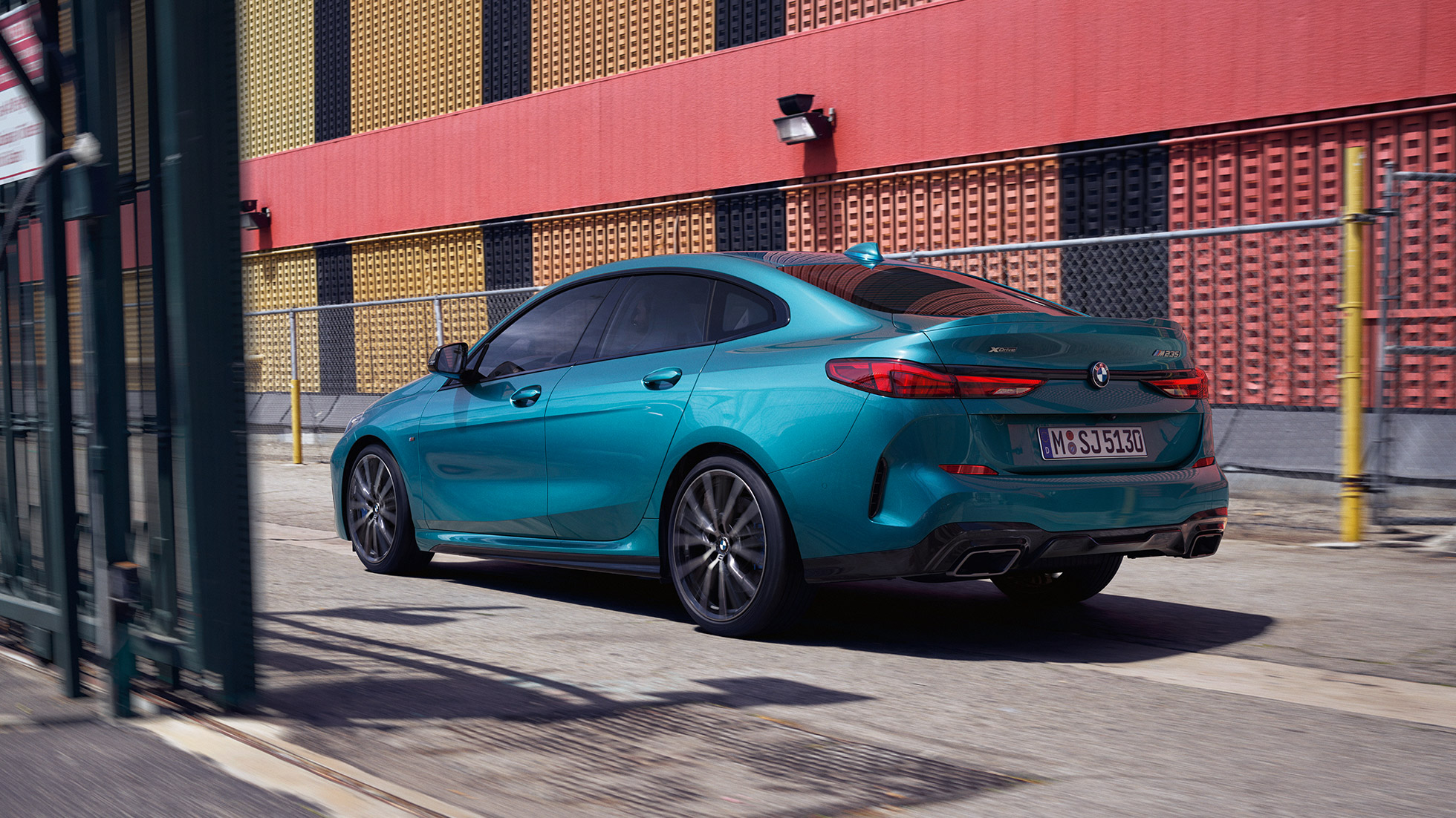 Diseño avanzado nuevo BMW Serie 2 Gran Coupé Diseño avanzado nuevo BMW Serie 2 Gran Coupé Snapper Rocks Blau metalizado F44, vista de tres cuartos del lateral