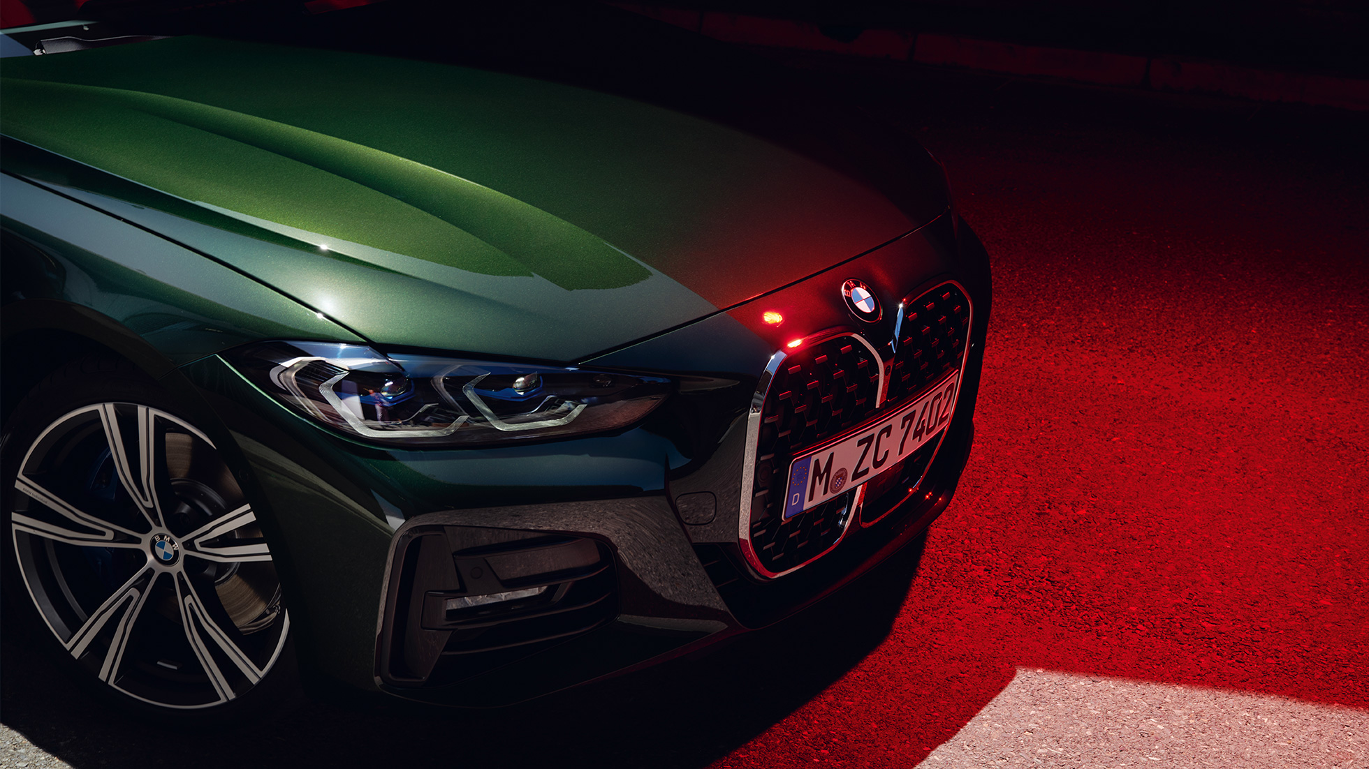 Vista del frontal, parrilla doble BMW Serie 4 Convertible G23 2020 BMW Serie 4 Convertible G23 2020 Sanremo Green metalizado, vista del frontal, parado, primer plano, parrilla doble