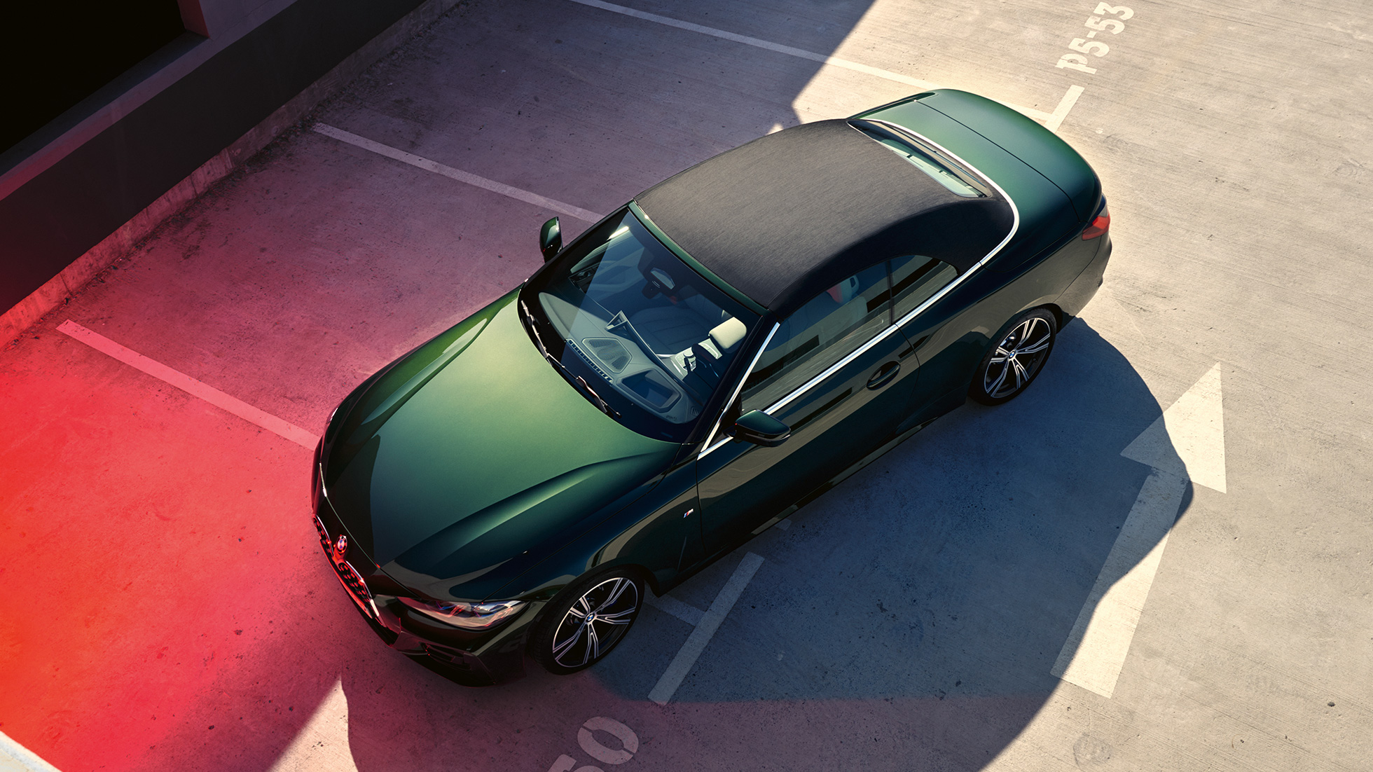 Vista aérea de la capota BMW Serie 4 Convertible G23 2020 BMW Serie 4 Convertible G23 2020 Sanremo Green metalizado, vista aérea, capota