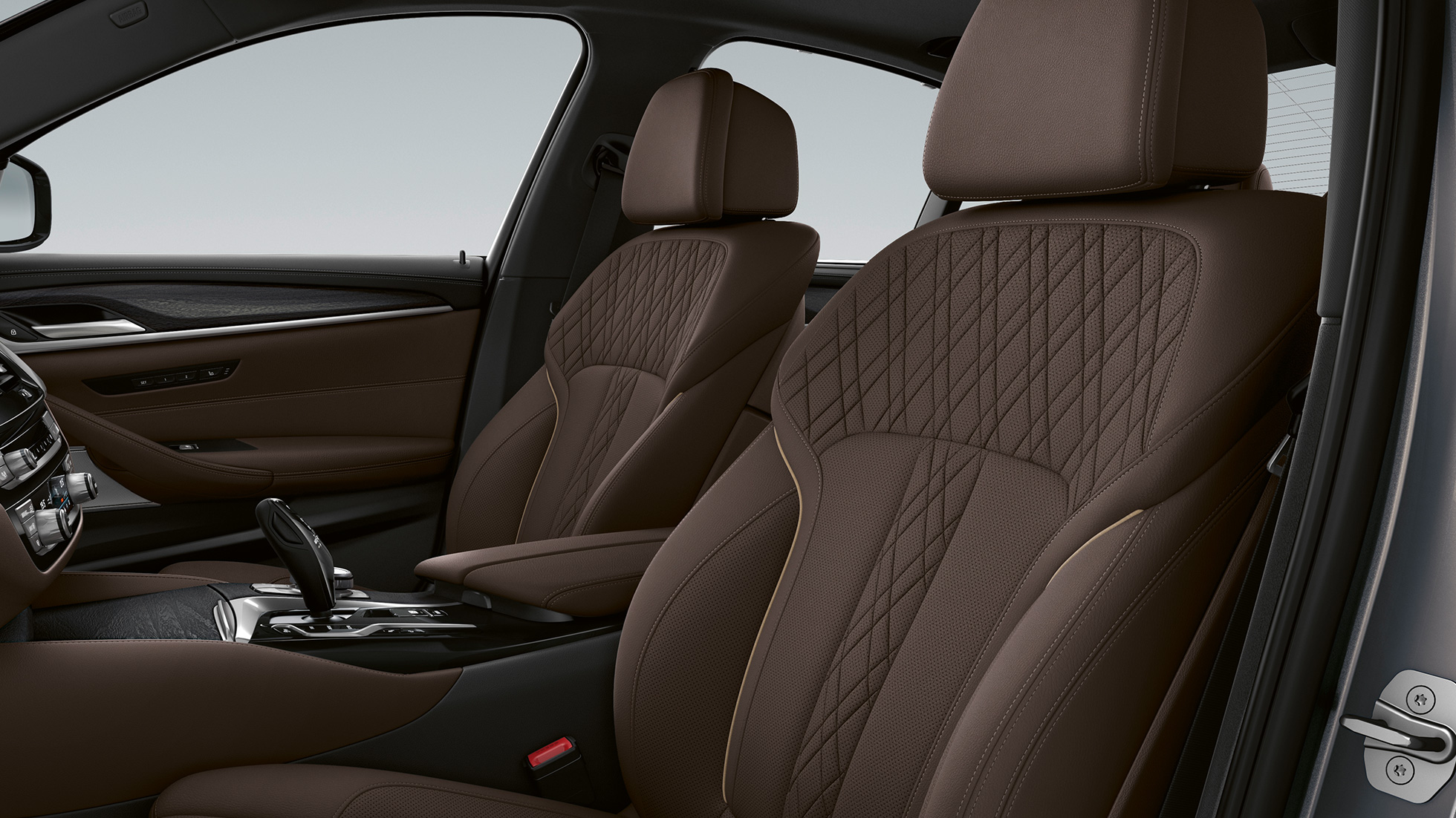 Tapicería BMW Serie 5 Sedán G30 Línea de lujo Tapicería en exclusiva moca 'Nappa' costura exclusiva con ribete en contraste 5 Serie 5 Sedán G30 2020 Luxury Line interior