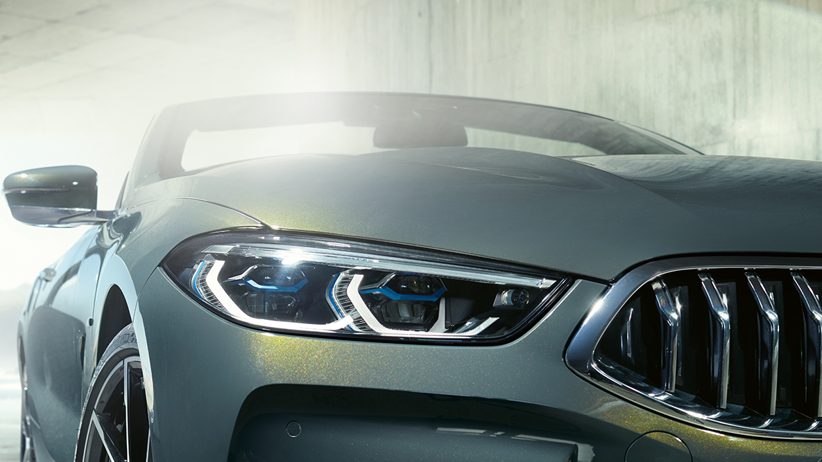 BMW M850i xDrive Gris Dravit metálico, parte frontal con iluminación láser BMW en la parte izquierda. BMW M850i xDrive Gris Dravit metálico, parte frontal con iluminación láser BMW en la parte izquierda.