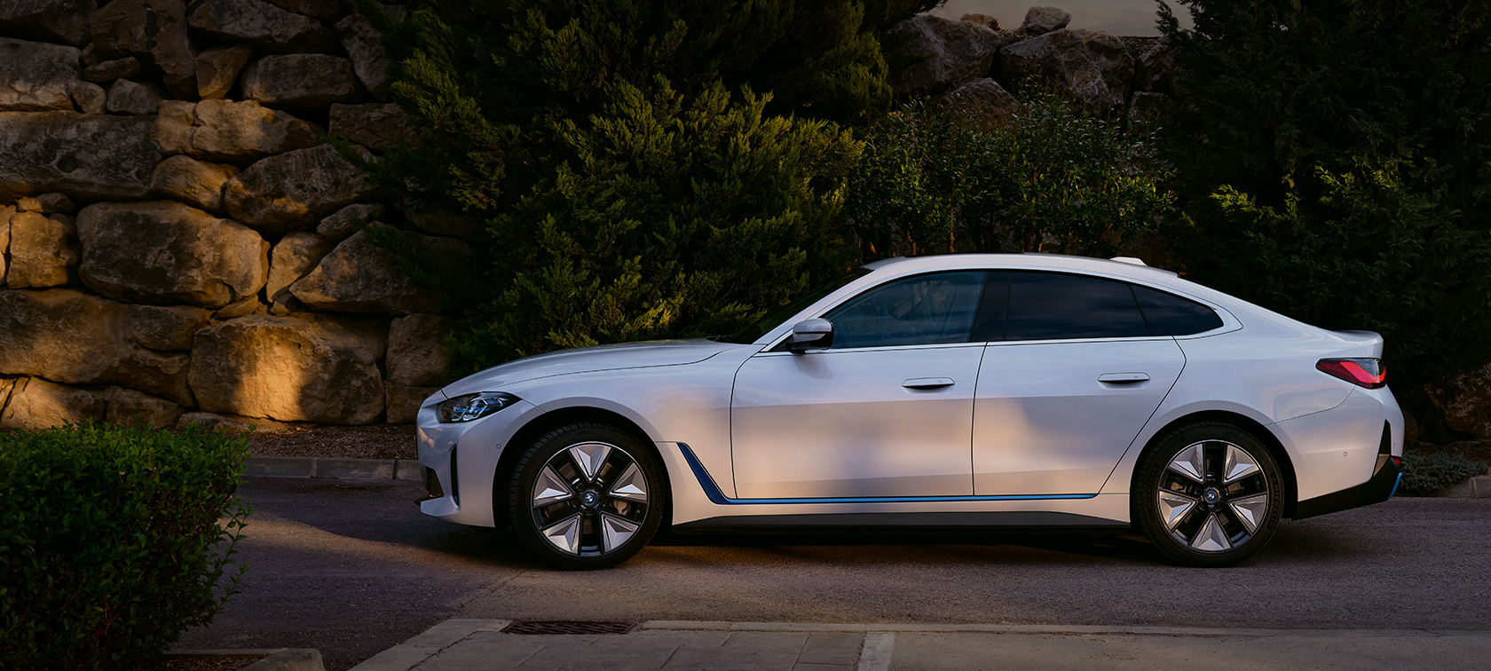 Conoce el auto eléctrico coupé BMW i4 que ofrece una elevada autonomía, diseño deportivo único y la mayor tecnología para tu vida diaria.