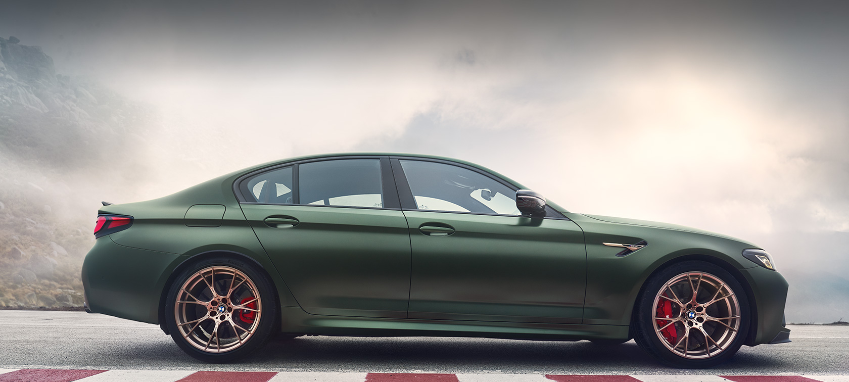 BMW M5 CS F90 2021 Frozen Deep Green metalizado, vista de tres cuartos del frontal BMW M5 CS F90 2021 Frozen Deep Green metalizado, vista de tres cuartos del frontal