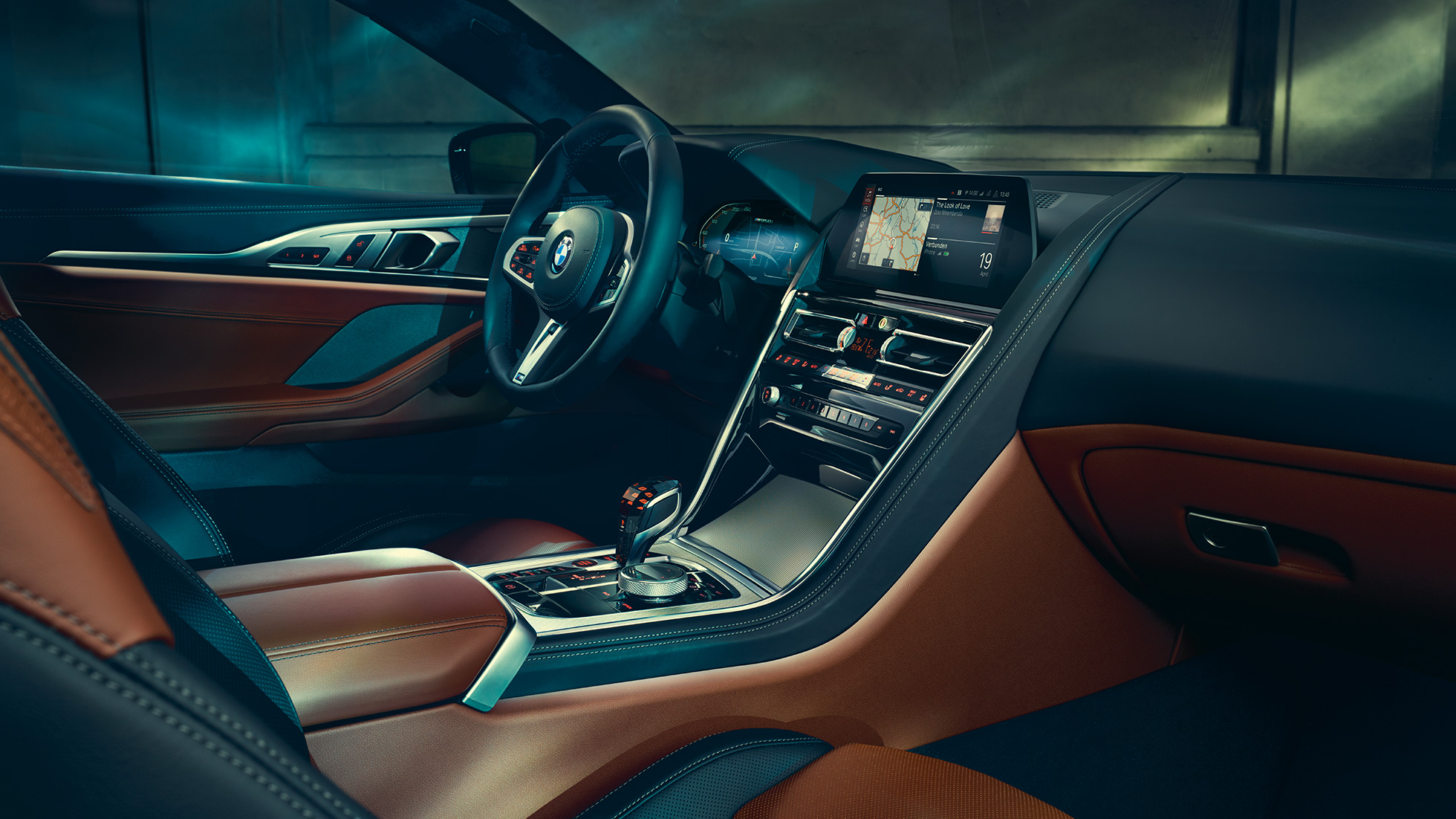 BMW M850i xDrive Coupé, cabina. BMW M850i xDrive Coupé, cabina con BMW Live Cockpit Professional y volante de cuero M.