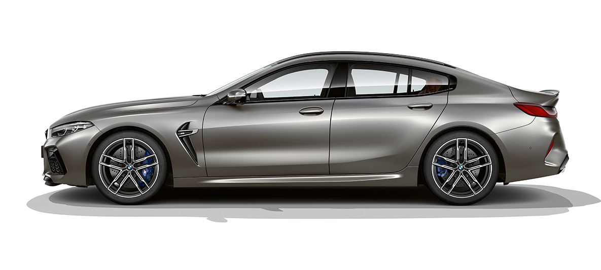 Vista lateral del BMW M8 Gran Coupé Vista lateral del BMW M8 Gran Coupé 2020 BMW Individual Frozen Dark Silver