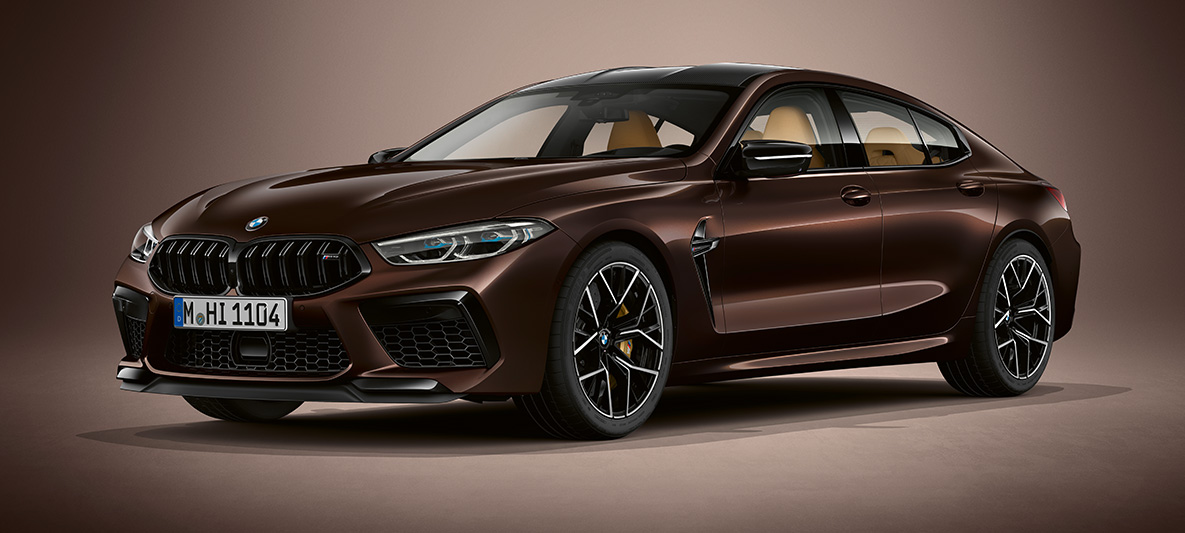 BMW M8 Competition Gran Coupé BMW Individual Almandine Brown metálico Vista frontal de tres cuartos del BMW M8 Competition Gran Coupé 2020 BMW Individual Almandine Brown metálico