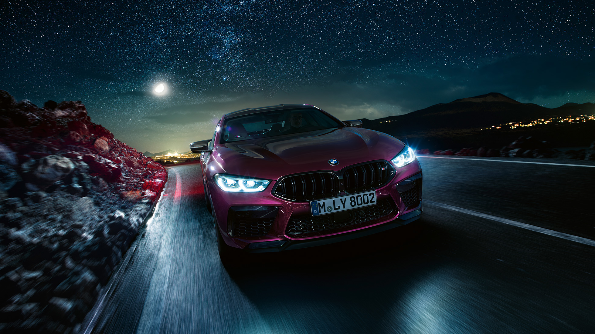 Vista frontal del BMW M8 Competition Gran Coupé en movimiento Vista frontal del BMW M8 Competition Gran Coupé F93 2020, BMW Individual Ametrin metálico en movimiento