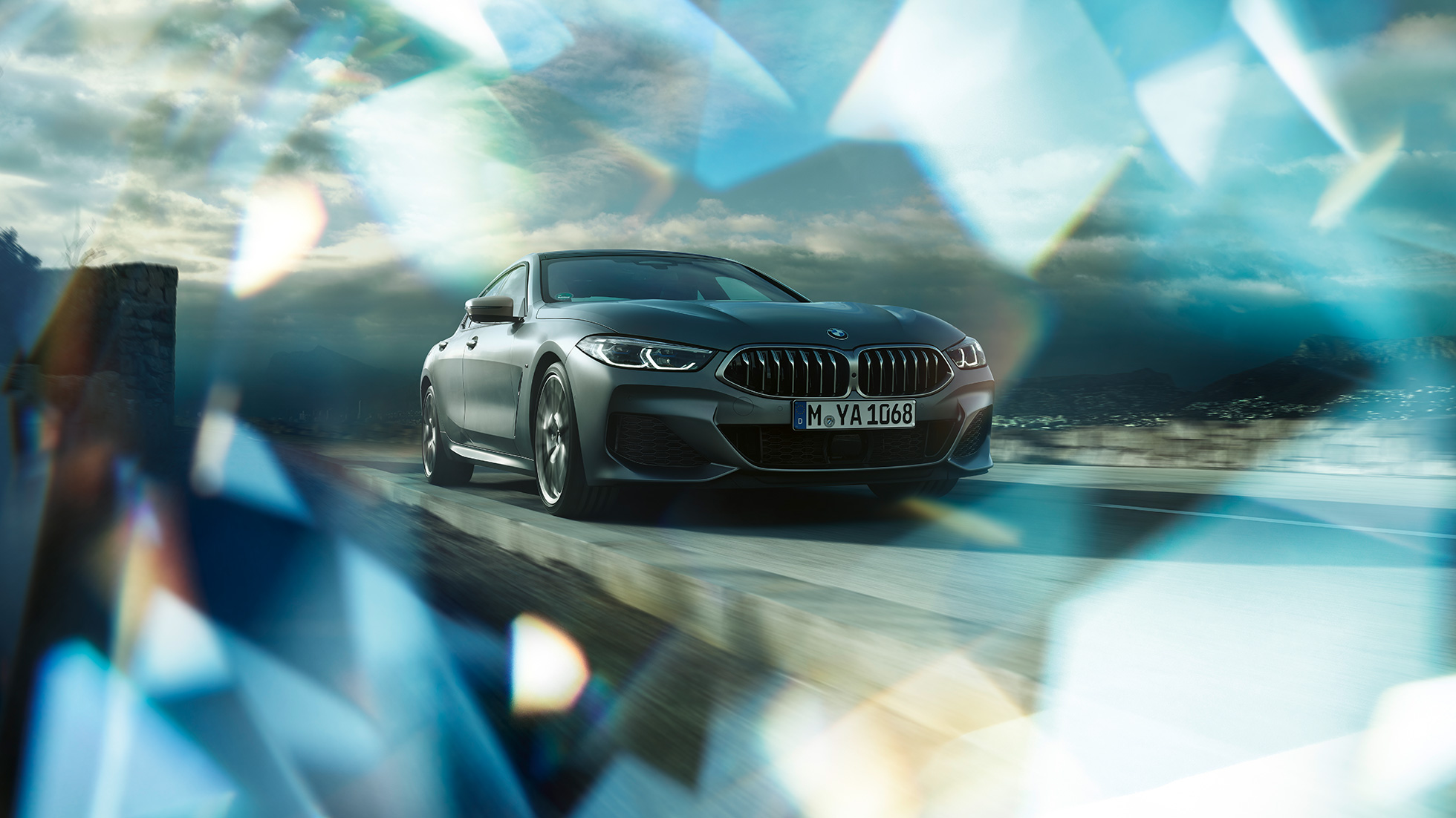 Vista frontal de tres cuartos del BMW M850i xDrive Gran Coupé Vista frontal de tres cuartos del BMW M850i xDrive Gran Coupé G16 2019 BMW Individual Frozen Bluestone metálico