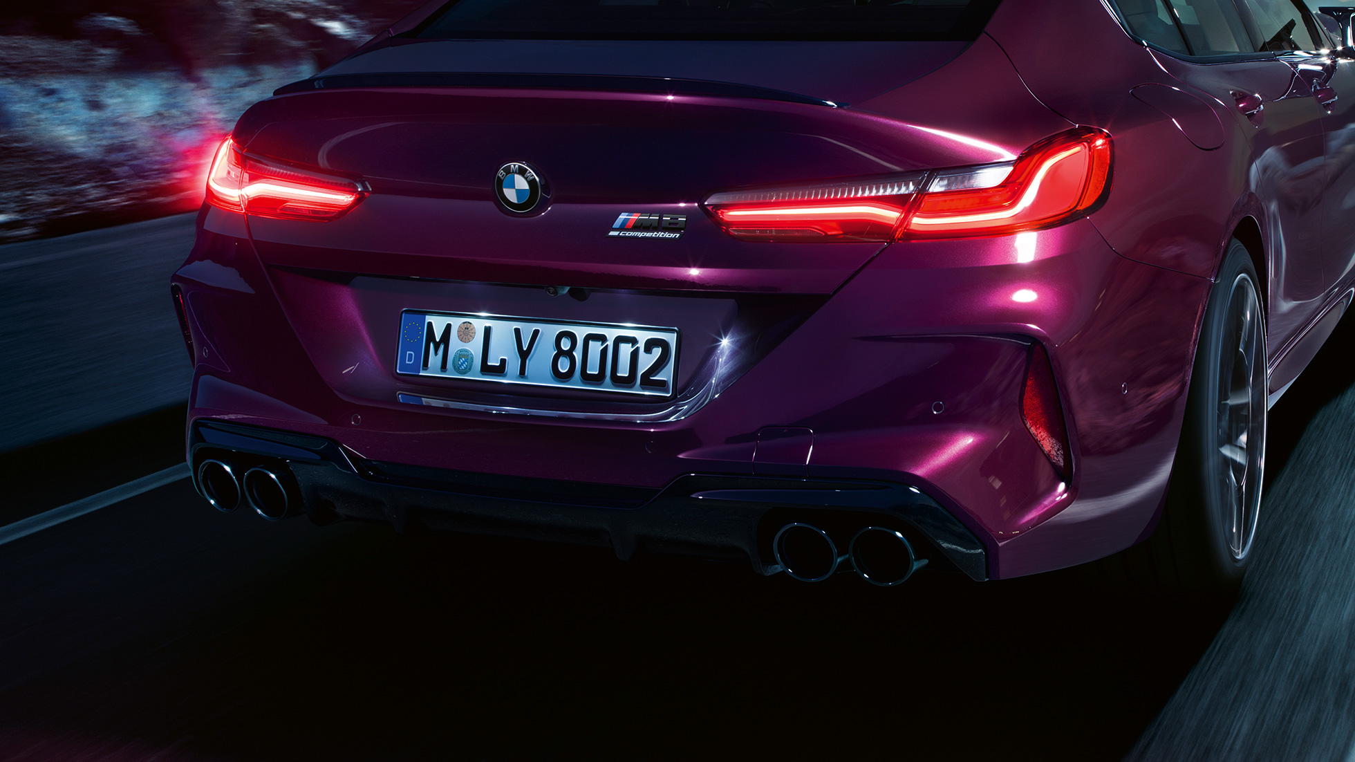 Acercamiento trasero del BMW M8 Competition Gran Coupé Acercamiento trasero del BMW M8 Competition Gran Coupé 2020 BMW Individual Ametrin metálico