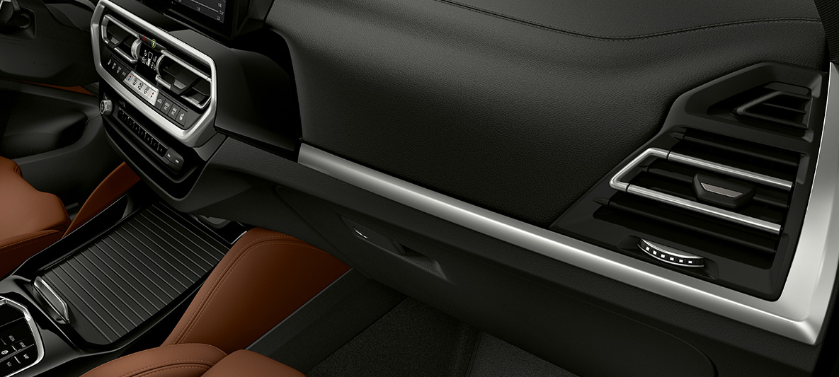 Molduras interiores BMW Individual BMW X3 M F97 LCI Renovación 2021 Molduras interiores BMW Individual Pianolack Schwarz en el cuadro de instrumentos BMW X3 M F97 LCI Renovación 2021