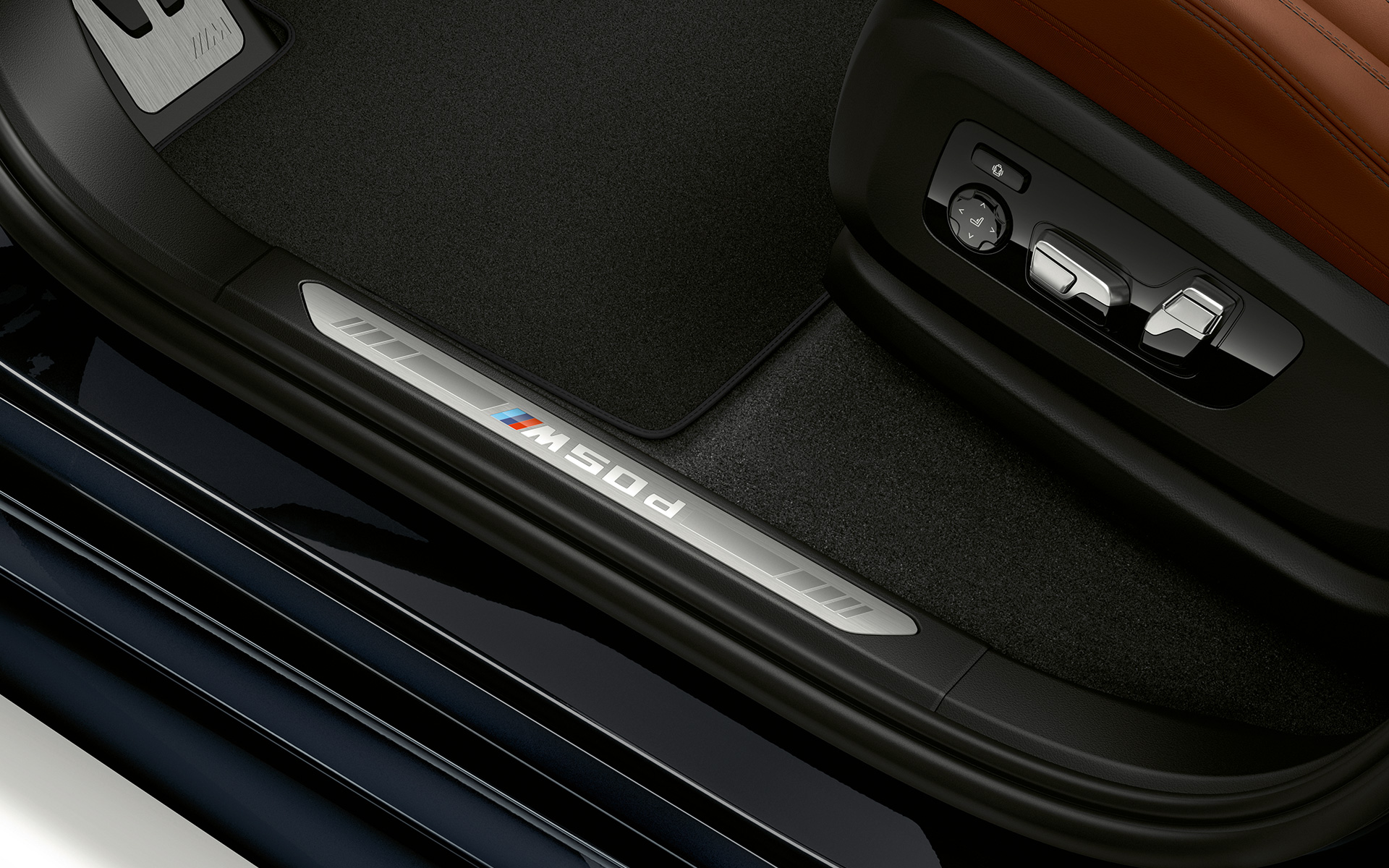 Molduras de entrada con anagrama "M" BMW X5 M50d G05 2018 SUV interior