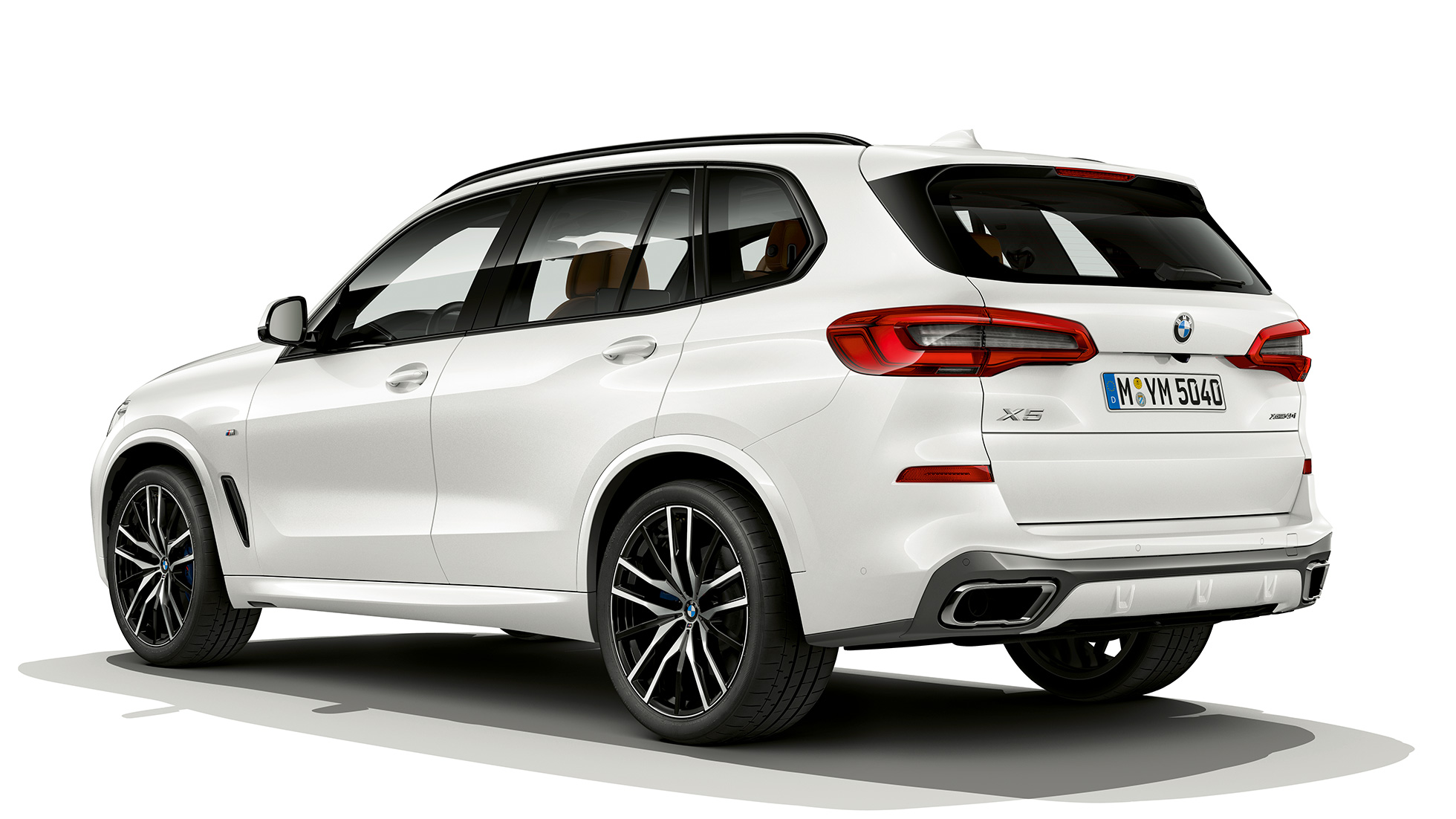 Acabado M Sport BMW X5 xDrive40i G05 2018 Mineralweiss metalizado, vista de tres cuartos de la zaga
