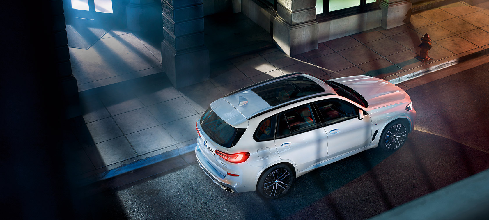BMW X5 G05 2018 Mineralweiss metalizado, vista aérea 