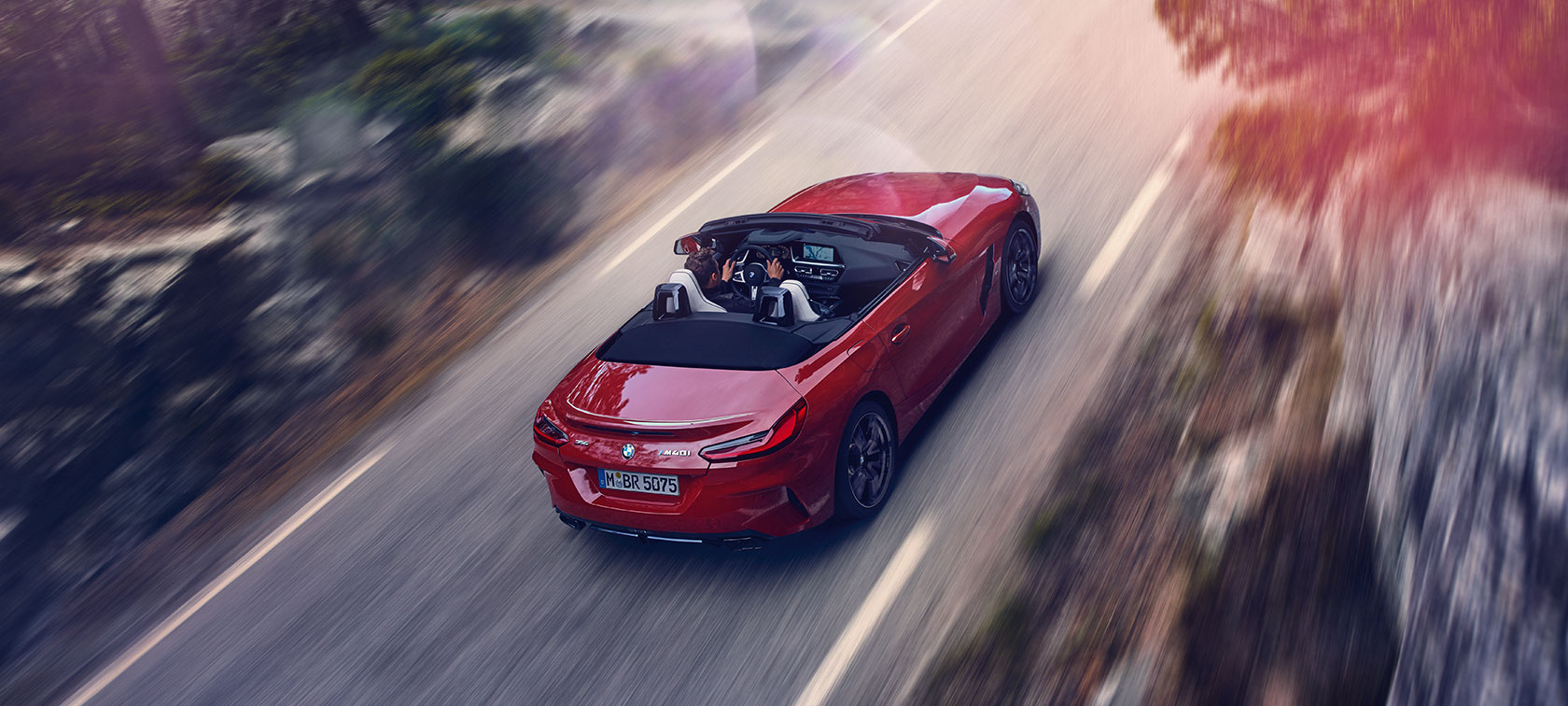 Vista aérea de BMW Z4 Roadster Vista aérea de BMW Z4 Roadster en movimiento