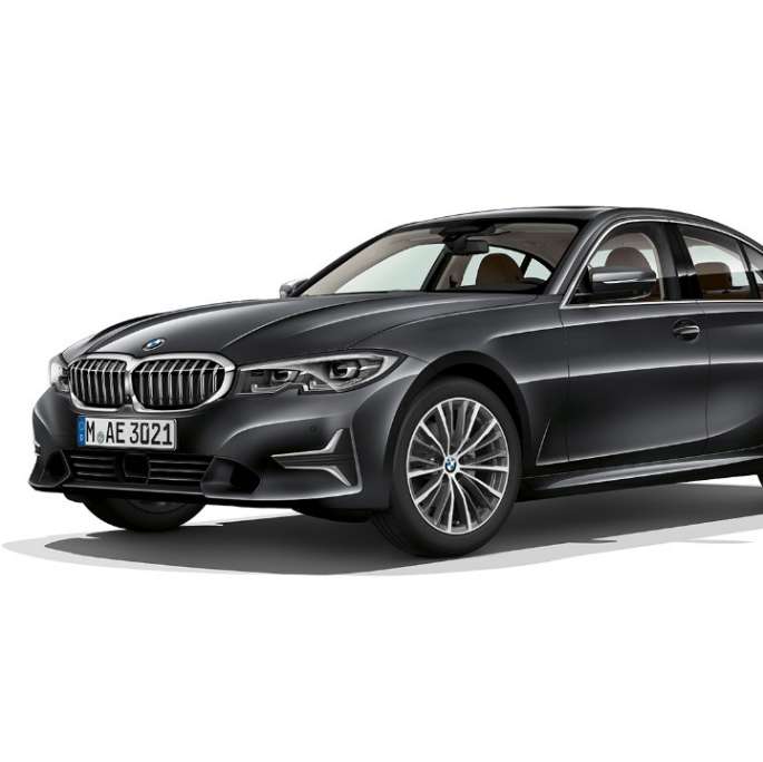 Toma fija lateral del BMW Serie 3 Sedán como Modelo Luxury Line.