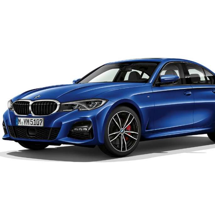 Toma fija lateral del BMW Serie 3 Sedán como Modelo M Sport.