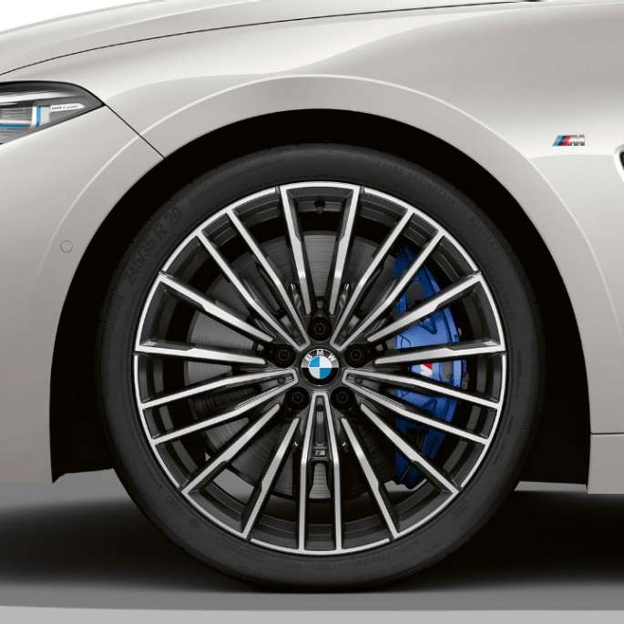 BMW M850i ​​xDrive, mineral blanco metálico, llantas de aleación ligera de 20 "de múltiples rayos 729 m.