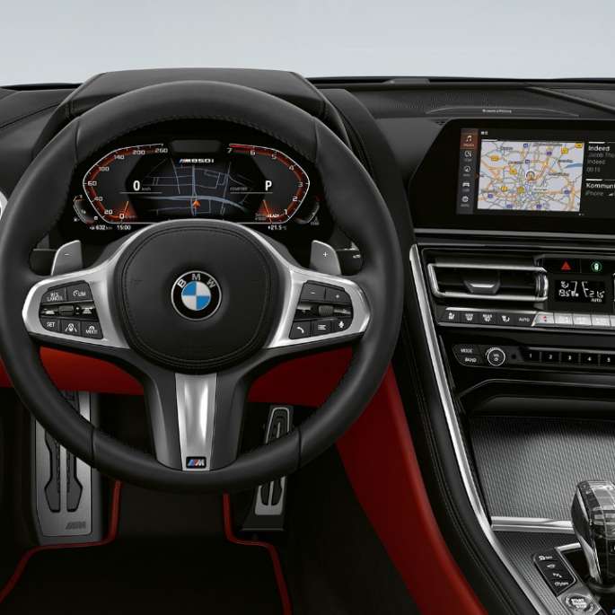 BMW M850i xDrive, Negro Carbono metálico, Cabina con volante de piel M.