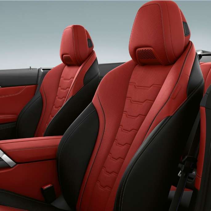 BMW M850i xDrive, Negro Carbono metálico, tapicería de piel extendida de BMW Individual en Merino Fiona Rojo/Negro.