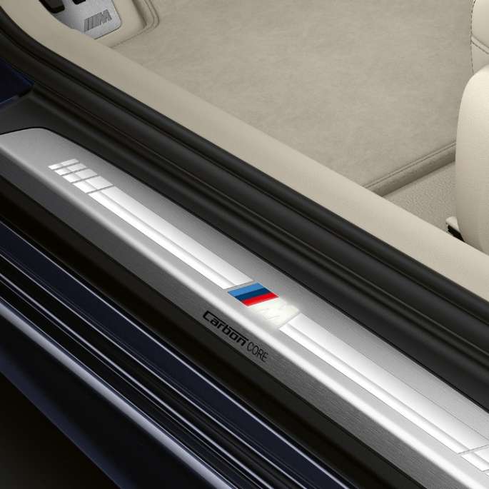 BMW Serie 8 Coupé, molduras M en las puertas.