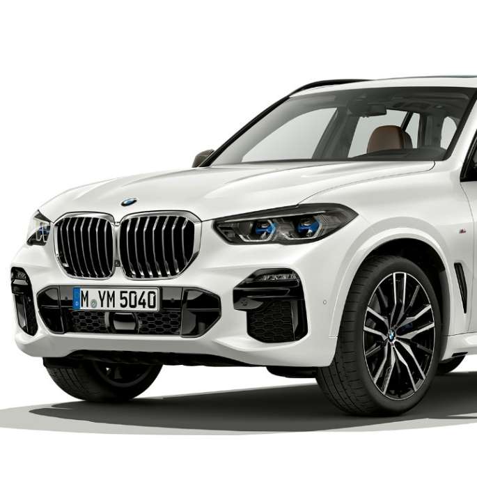 Acabado M Sport BMW X5 xDrive40i G05 2018 Mineralweiss metalizado, vista de tres cuartos del frontal