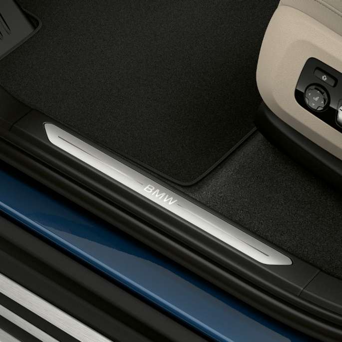 Acabado xLine BMW X5 xDrive40i G05 2018 Phytonicblau metalizado, moldura de entrada
