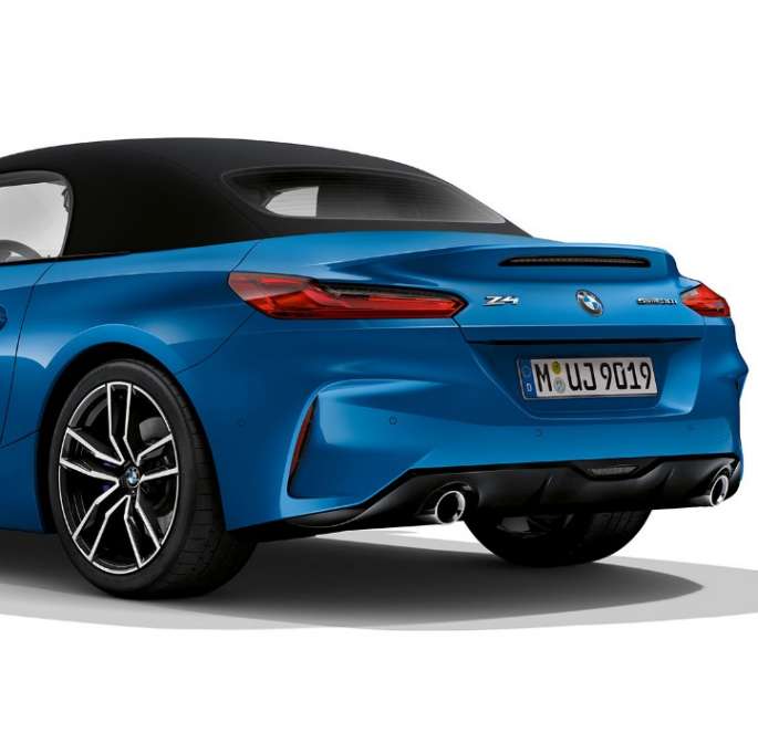BMW Z4 Roadster Modelo M Deportivo, vista trasera de tres cuartos